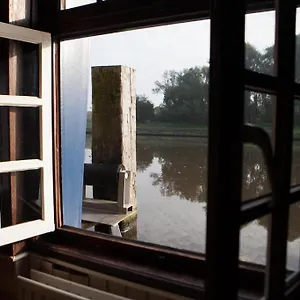 Boat De Barge Brugia